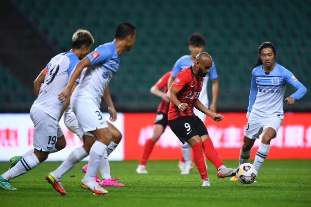 体育app-全场1次射门令主帅无奈 广州城难成争冠组搅局者