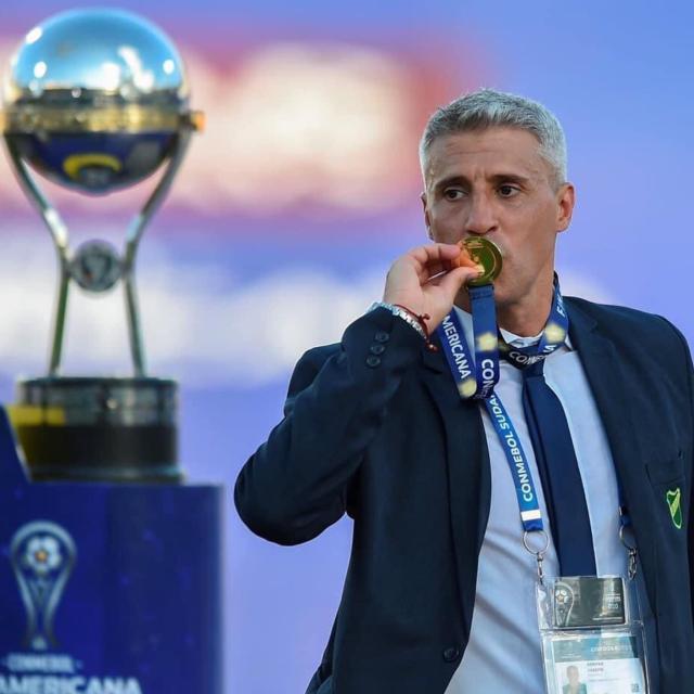 体育平台-踢而优则教 阿根廷国脚巨星退役后喜欢当教练！